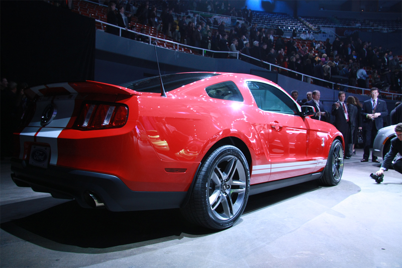 Illustration for article titled Carroll Shelby Introduces 2010 Shelby GT500 Coupe, Convertible At Detroit